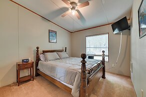 5 Blocks to Beach Access: Sanders Island Getaway!