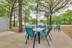 5 Blocks to Beach Access: Sanders Island Getaway!