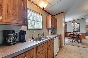 5 Blocks to Beach Access: Sanders Island Getaway!