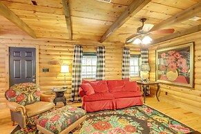 5 Mi to Dtwn Asheville: Tranquil Cabin Retreat!