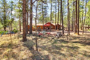 Family-friendly Hideaway Cabin in Lakeside!