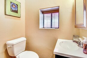 Family-friendly Hideaway Cabin in Lakeside!