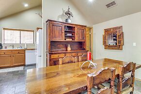 Family-friendly Hideaway Cabin in Lakeside!