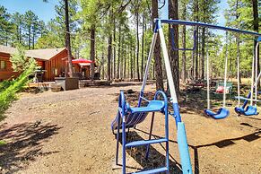 Family-friendly Hideaway Cabin in Lakeside!