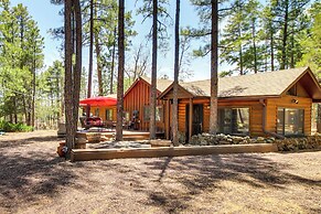 Family-friendly Hideaway Cabin in Lakeside!
