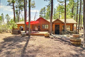 Family-friendly Hideaway Cabin in Lakeside!