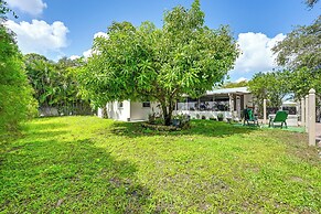 1 Mi to Dtwn Bonita Springs: Home w/ Lush Yard!
