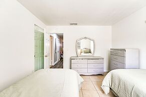 1 Mi to Dtwn Bonita Springs: Home w/ Lush Yard!