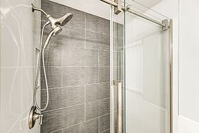 1 Mi to Dtwn Bonita Springs: Home w/ Lush Yard!