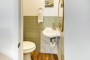 1 Mi to Downtown Lake Placid: Waterfront Retreat!