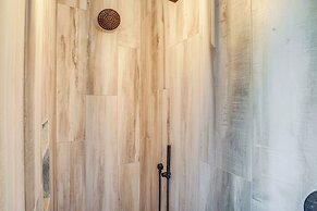 2 Mi to Lake Almanor: Home w/ Golf Course Views!