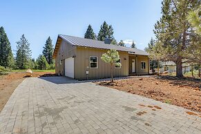 2 Mi to Lake Almanor: Home w/ Golf Course Views!