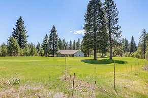 2 Mi to Lake Almanor: Home w/ Golf Course Views!