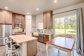 2 Mi to Lake Almanor: Home w/ Golf Course Views!