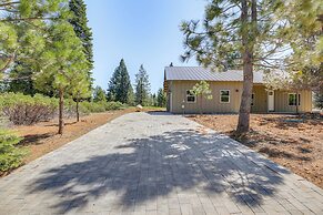 2 Mi to Lake Almanor: Home w/ Golf Course Views!