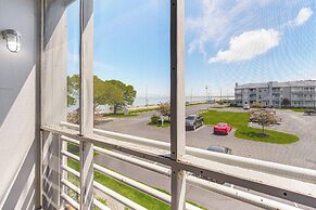 1 Mi to Ferry: Port Clinton Condo w/ Beach View!
