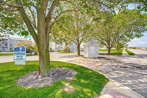 1 Mi to Ferry: Port Clinton Condo w/ Beach View!