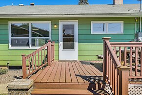 Walk to Flathead Lake: Airy Home w/ Mtn Views!