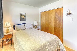 Walk to Flathead Lake: Airy Home w/ Mtn Views!