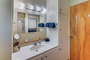 Walk to Flathead Lake: Airy Home w/ Mtn Views!