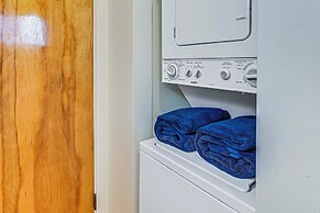 Walk to Flathead Lake: Airy Home w/ Mtn Views!