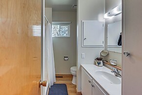 Walk to Flathead Lake: Airy Home w/ Mtn Views!