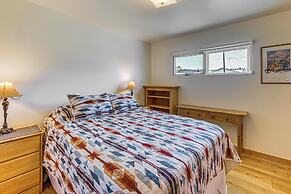 Walk to Flathead Lake: Airy Home w/ Mtn Views!