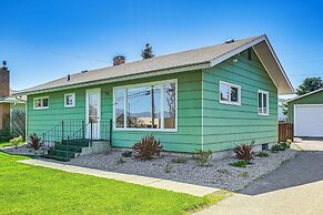 Walk to Flathead Lake: Airy Home w/ Mtn Views!