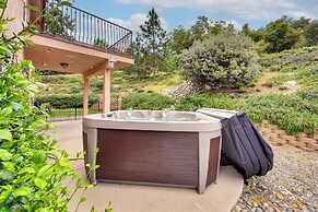 Luxury Yosemite Escape w/ Hot Tub & Game Zone!