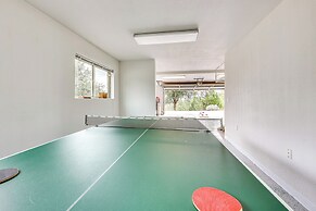 Luxury Yosemite Escape w/ Hot Tub & Game Zone!