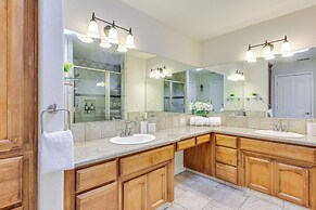 Luxury Yosemite Escape w/ Hot Tub & Game Zone!