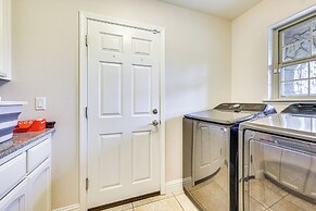 Luxury Yosemite Escape w/ Hot Tub & Game Zone!