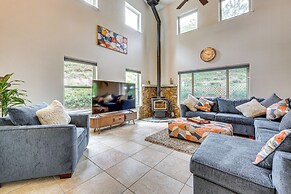 Luxury Yosemite Escape w/ Hot Tub & Game Zone!