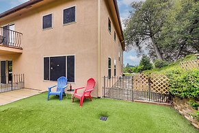 Luxury Yosemite Escape w/ Hot Tub & Game Zone!