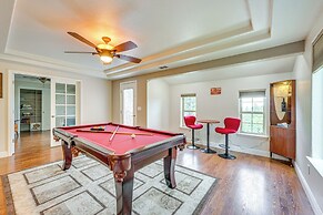 Luxury Yosemite Escape w/ Hot Tub & Game Zone!