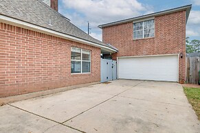 Community Perks at Luxe Houston Area Home!