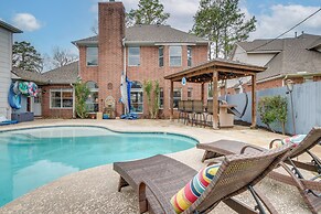 Community Perks at Luxe Houston Area Home!