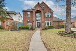 Community Perks at Luxe Houston Area Home!