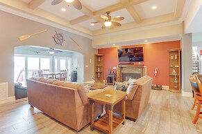 Fish, Swim & More: Lakefront Retreat in Ocklawaha!