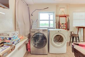 Fish, Swim & More: Lakefront Retreat in Ocklawaha!