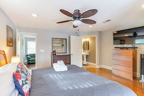 Fish, Swim & More: Lakefront Retreat in Ocklawaha!