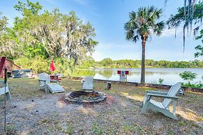 Fish, Swim & More: Lakefront Retreat in Ocklawaha!