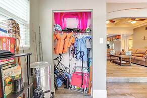 Fish, Swim & More: Lakefront Retreat in Ocklawaha!