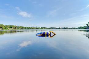 Fish, Swim & More: Lakefront Retreat in Ocklawaha!