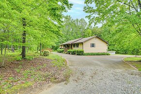 5 Mi to Lake Robinson: Bbq-ready Home w/ Pool