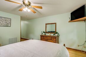 5 Mi to Lake Robinson: Bbq-ready Home w/ Pool