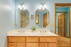 5 Mi to Lake Robinson: Bbq-ready Home w/ Pool