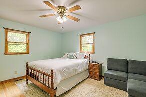 5 Mi to Lake Robinson: Bbq-ready Home w/ Pool