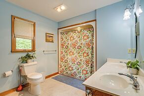 5 Mi to Lake Robinson: Bbq-ready Home w/ Pool