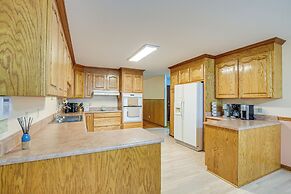 5 Mi to Lake Robinson: Bbq-ready Home w/ Pool